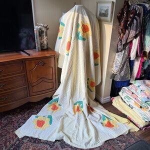 1930s Hand Sewn Daffodil Quilt